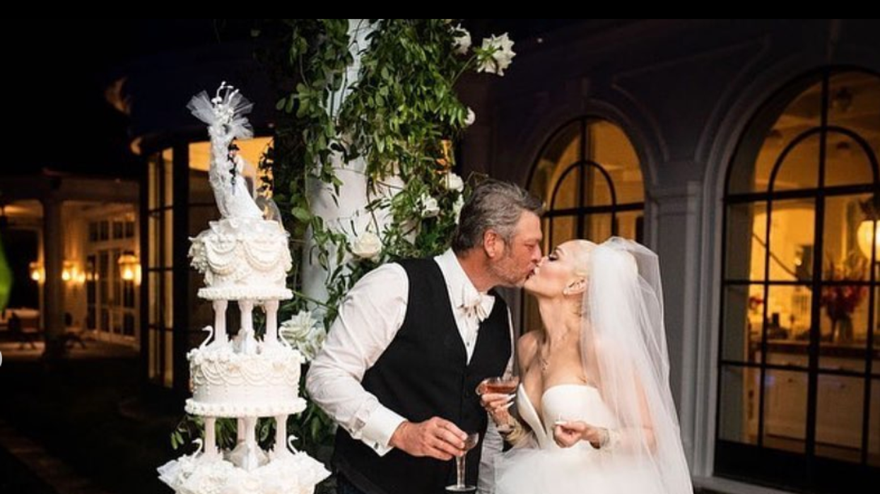 Gwen Stefani and Blake Shelton Give Surprise Performance at Oklahoma Restaurant