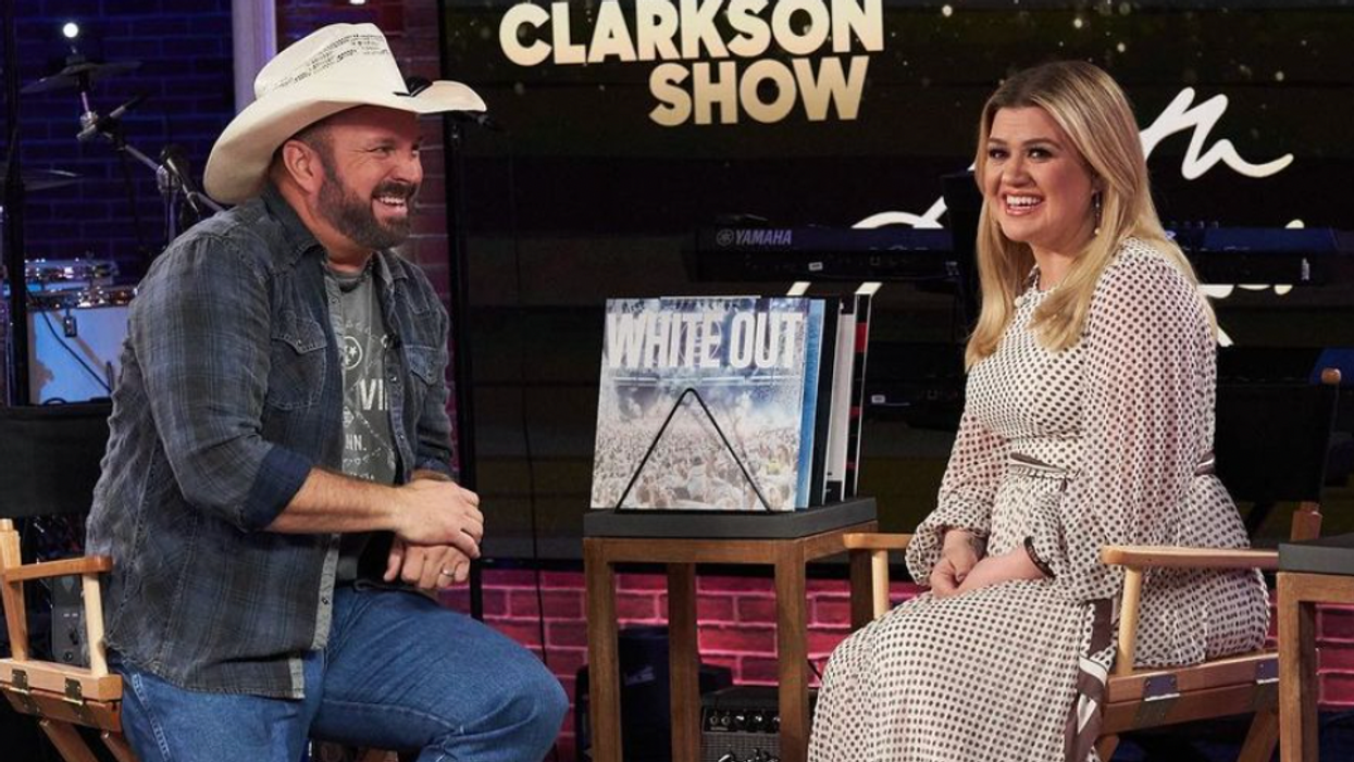 Kelly Clarkson Honors Garth Brooks in Touching Kennedy Center Honors Performance