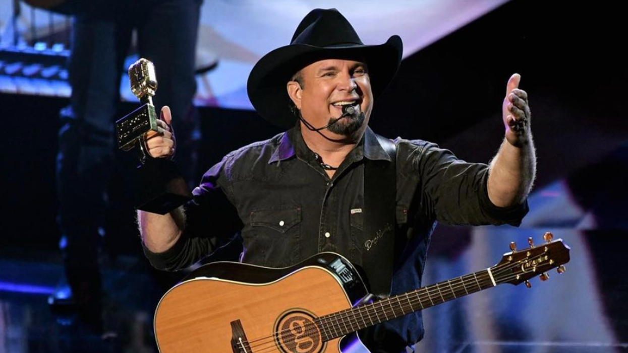 (WATCH) Garth Brooks Performs "Amazing Grace" After President Biden's Swearing-In