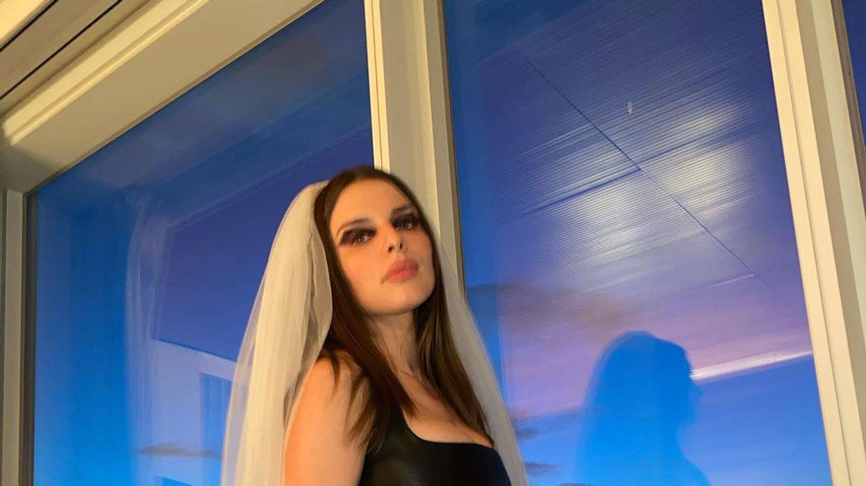 Julia Fox Defends Amber Heard on Instagram