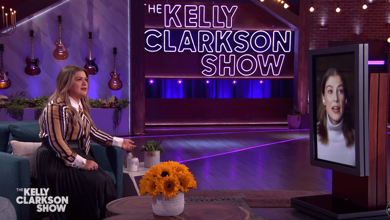 Rosamund Pike & Kelly Clarkson Discuss Photoshopping and Face-Tuning