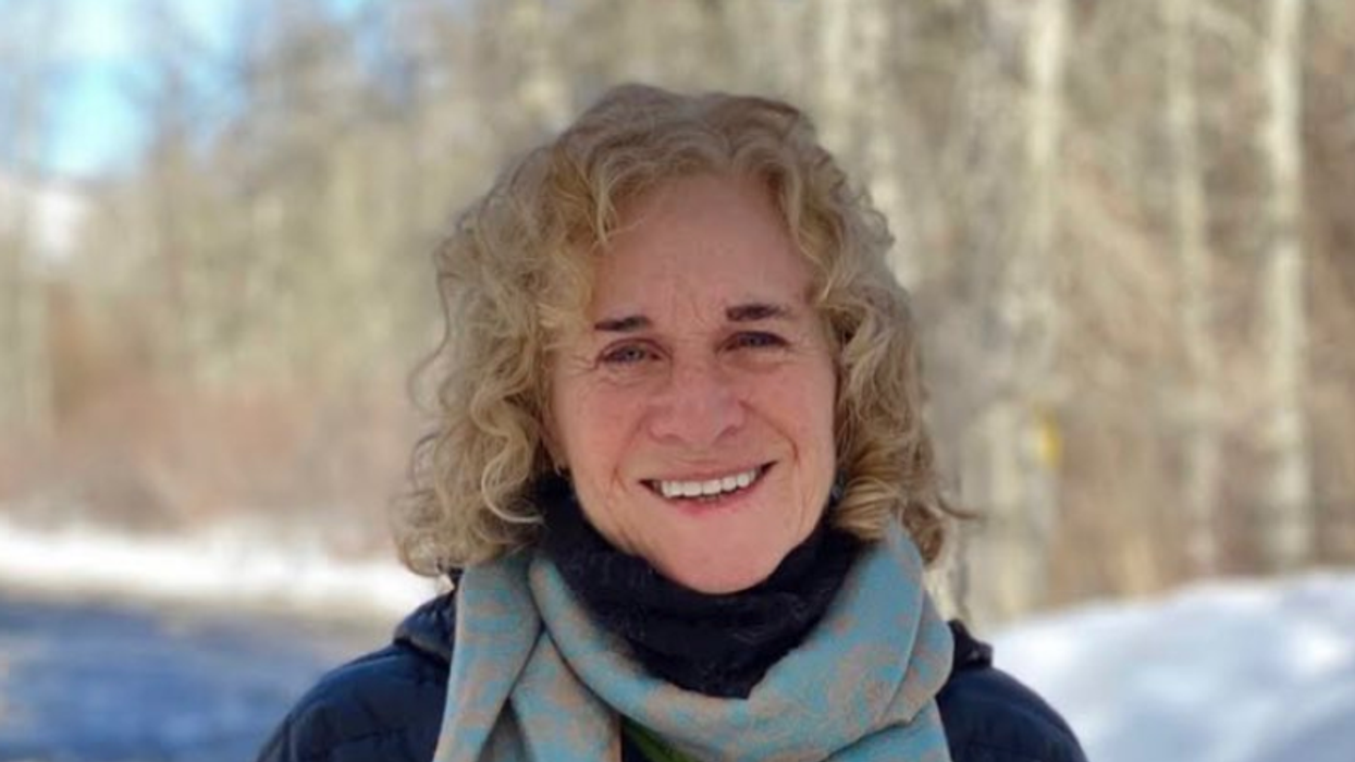 Carole King Gets The COVID-19 Vaccine