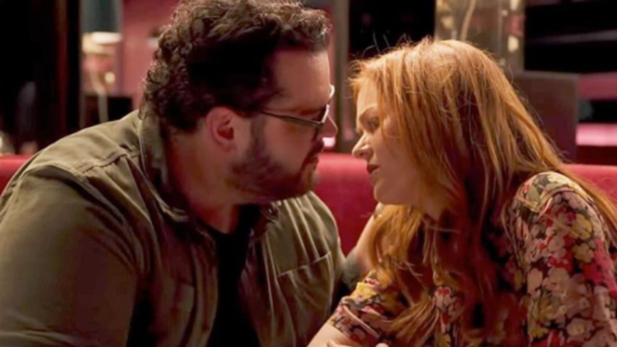 Josh Gad & Isla Fisher Star in New Series 'Wolf Like Me'