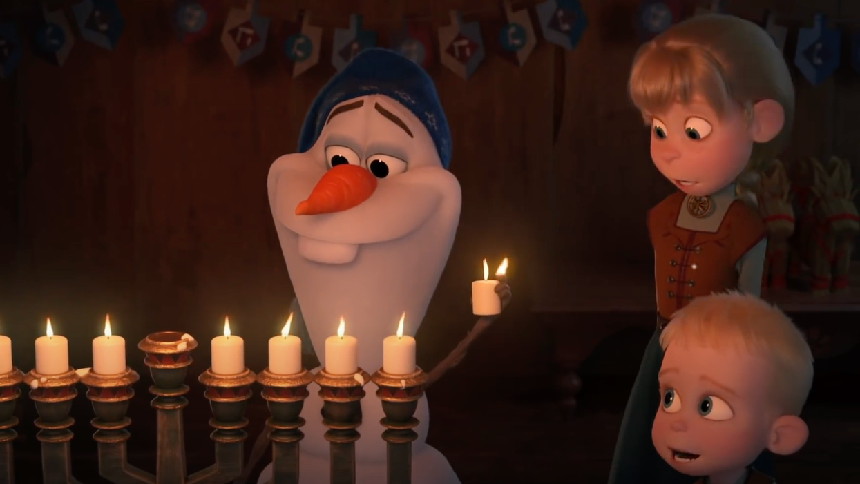 10 MUST Watch Holiday Movies That Aren't Actually About The Holidays