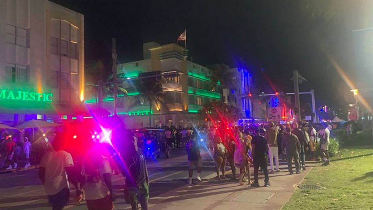 Police & pedestrians on Ocean Drive