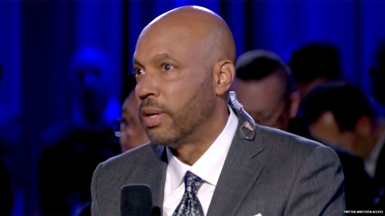 Reporter Sues NFL, Claims Cowboys and Bills Owners Made Racist Comments